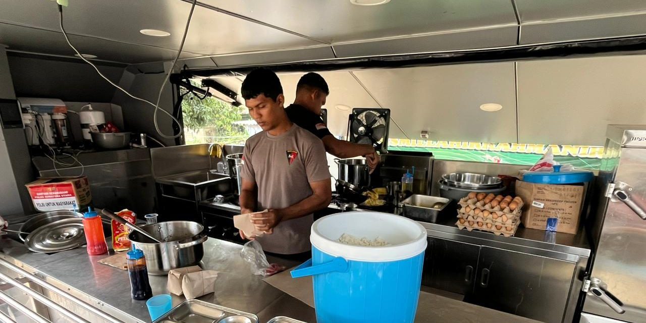 Dapur Lapangan Brimob Polri untuk Korban Bencana Sumatera