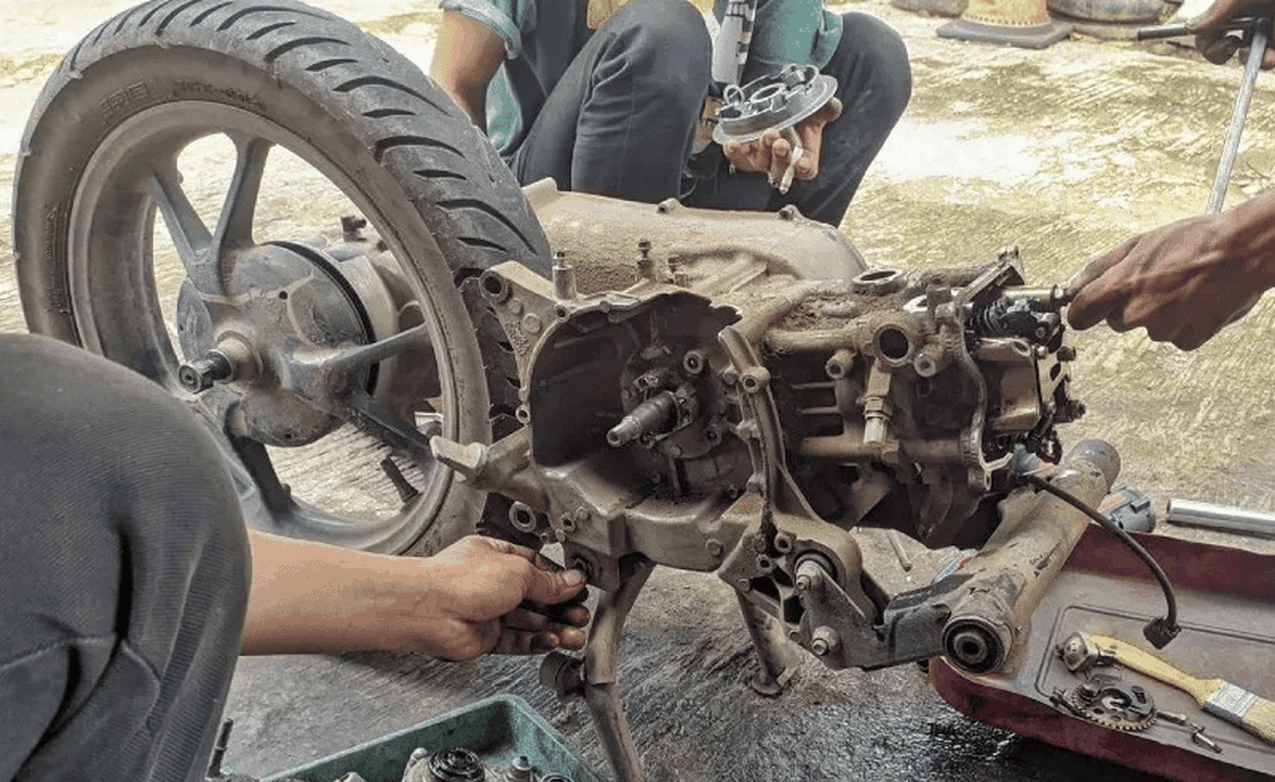 Kerusakan mesin motor akibat perawatan yang tidak rutin
