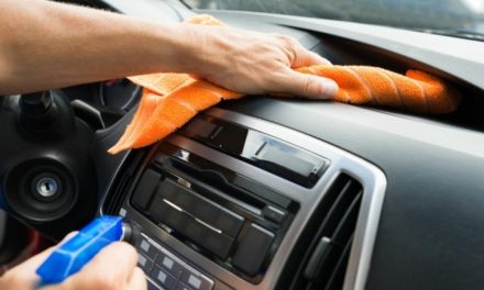 Cara Efektif Hilangkan Bau Rokok di Interior Mobil dengan Mudah