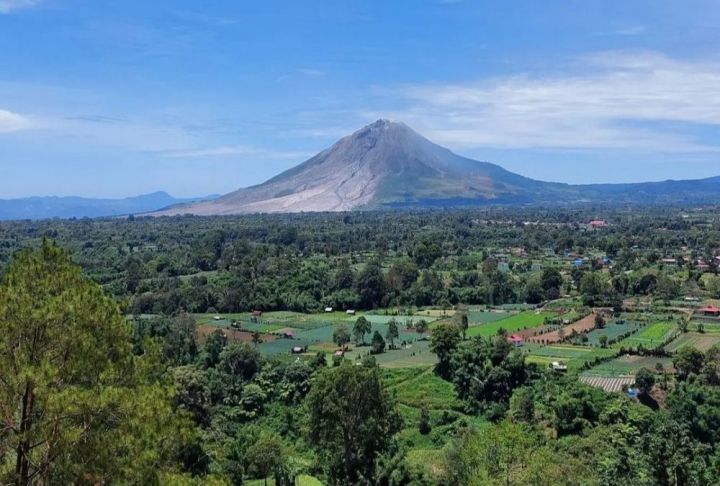 Eksplorasi Potensi Wisata Alam dan Warisan Budaya di Berastagi