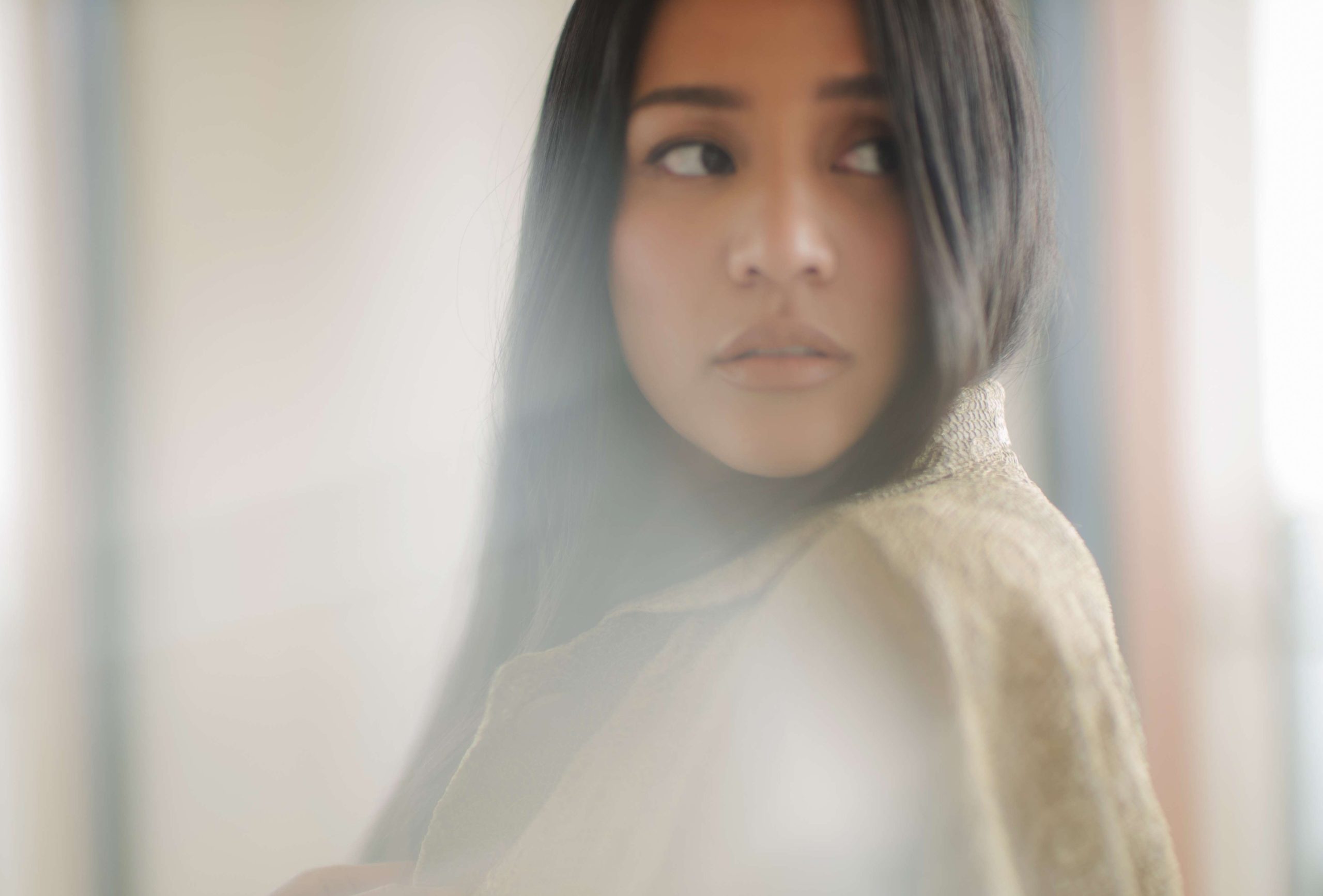 Angel Pieters menyampaikan emosi rindu lewat lagu terbarunya