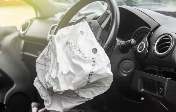 Kecelakaan di Tol Cikampek KM 67, Land Cruiser Tabrak Angkot