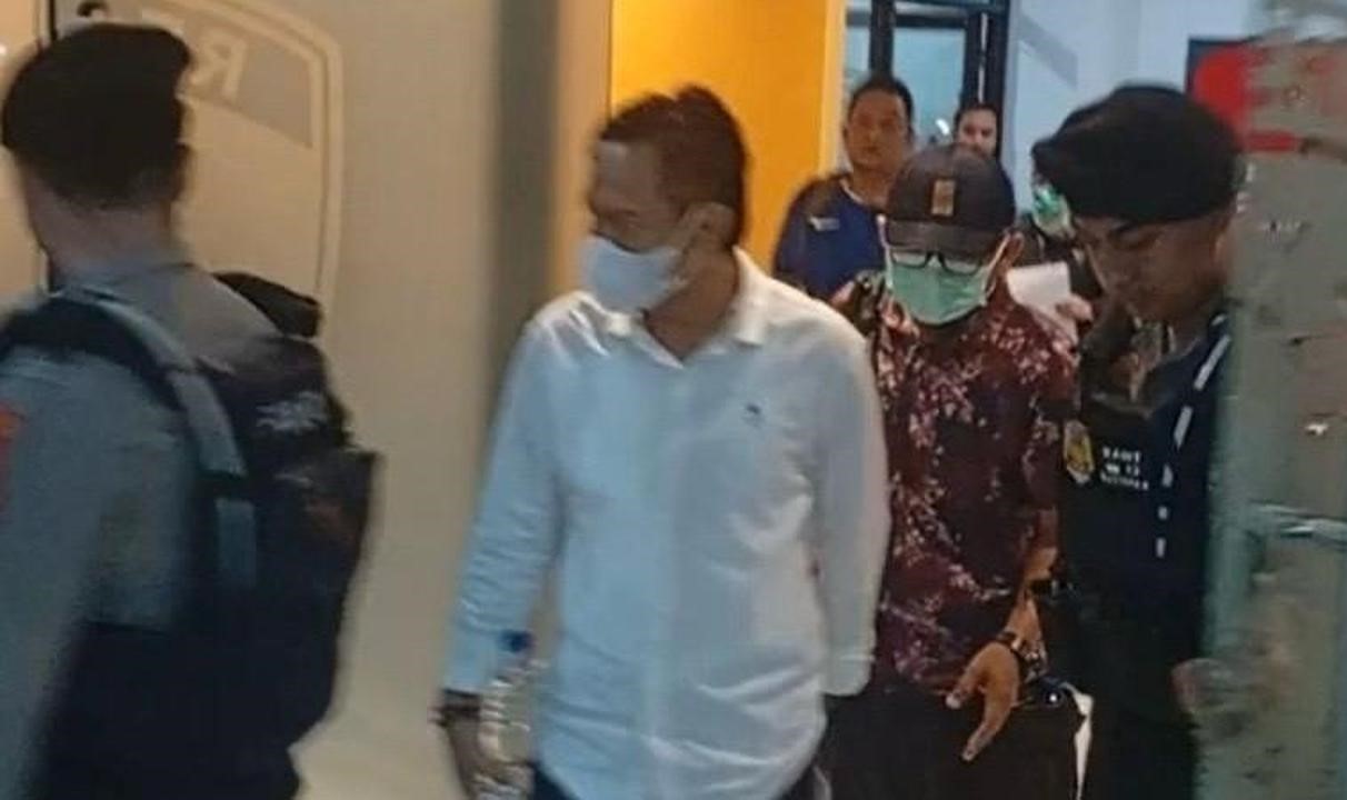Bupati Cilacap Syamsul Auliya Rachman dalam kasus dugaan pemerasan THR
