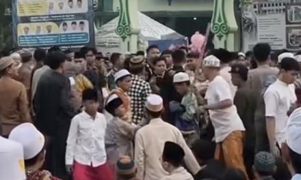 Viral Jemaah Surabaya Ribut Usai Salat Id, Ini Penyebabnya