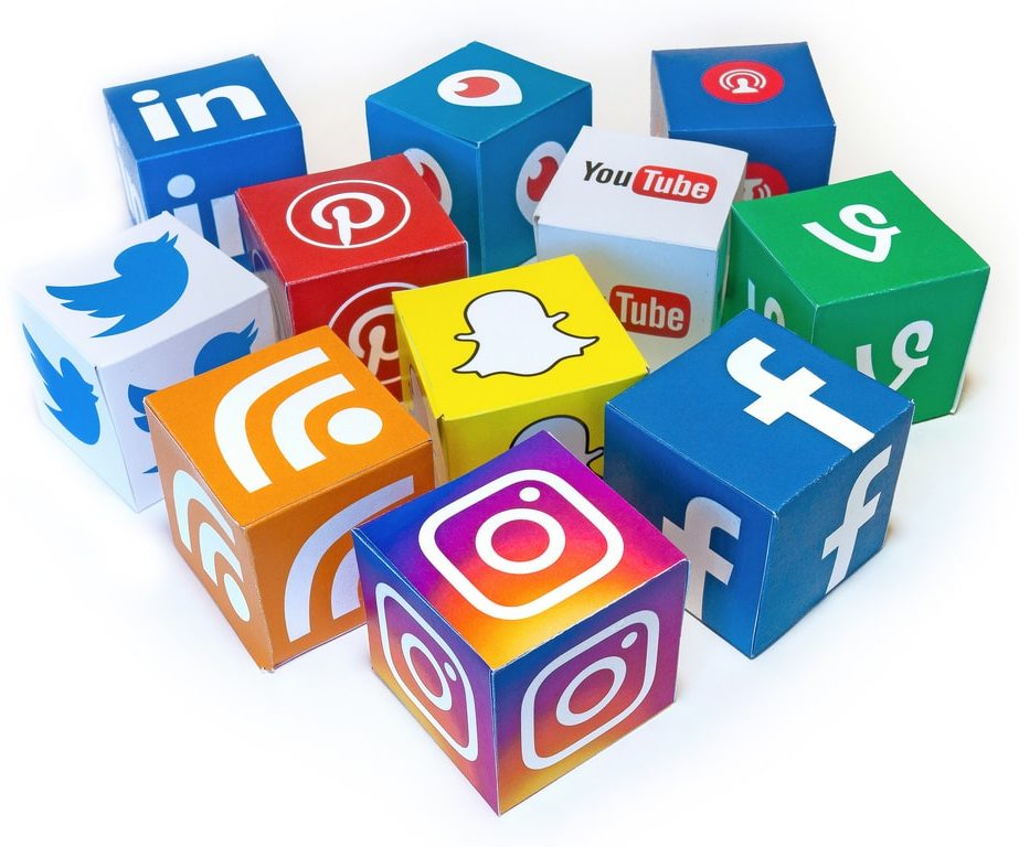 Ilustrasi anak muda mengalami adiksi digital akibat penggunaan media sosial berlebihan