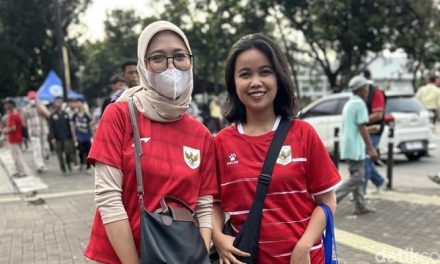 Jersey Timnas Indonesia Jadi Fashion Item Suporter di GBK