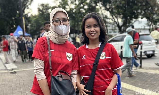 Jersey Timnas Indonesia Jadi Fashion Item Suporter di GBK