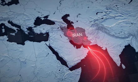 Dua Kapal Kena Tembakan di Selat Hormuz, Konflik Iran Memanas
