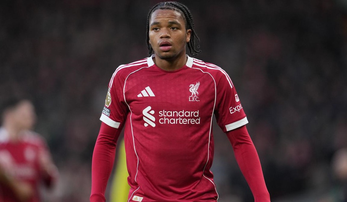 Rio Ngumoha saat bermain untuk Liverpool dalam pertandingan Liga Champions