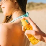 5 Sunscreen Spray SPF 50 Terbaik untuk Kulit Sehat Terlindungi