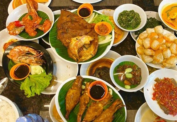 Makan Siang ala Turis Malaysia di Pagi Sore PIK, Segini Biayanya