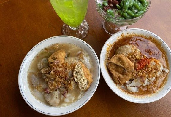 Susia Garden Jaksel: Kuliner Bakso Cirawang di Kebun yang Adem