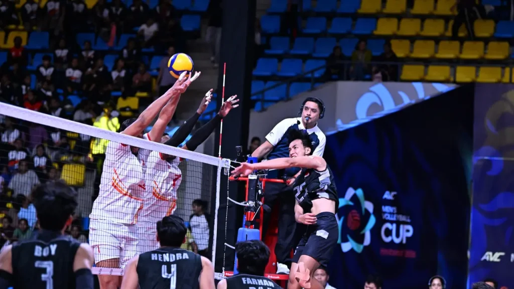 Timnas Voli Indonesia merayakan kemenangan 3-1 atas Oman pada AVC Men's Volleyball Cup 2026