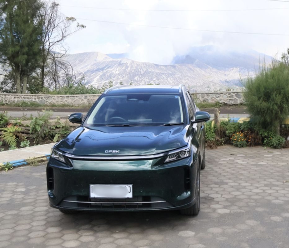 SUV baru DFSK saat menjalani uji jalan di Indonesia dengan desain yang mulai terlihat tanpa kamuflase tebal.