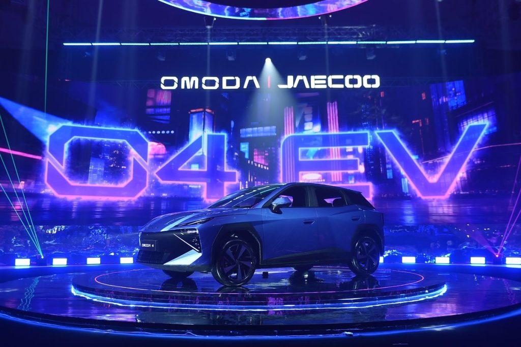Omoda O4 mobil listrik terbaru dengan teknologi Super AI Cockpit saat peluncuran global di Indonesia.