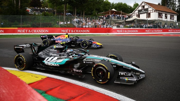 Kimi Antonelli merayakan kemenangan usai finis pertama pada balapan Formula 1 GP Belgia 2026 di Sirkuit Spa-Francorchamps.