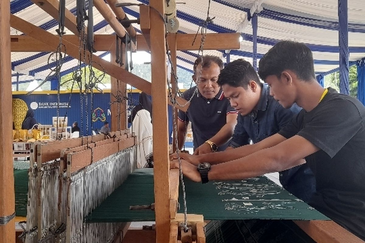 Tenun Dan Anyaman Tikar Aceh Timur