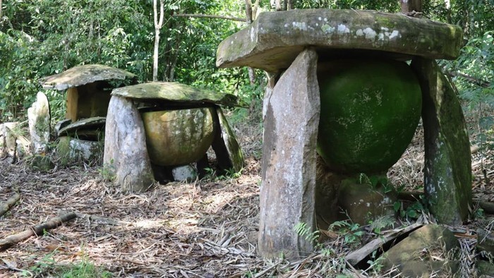 Kuburan Batu Kuno Dayak