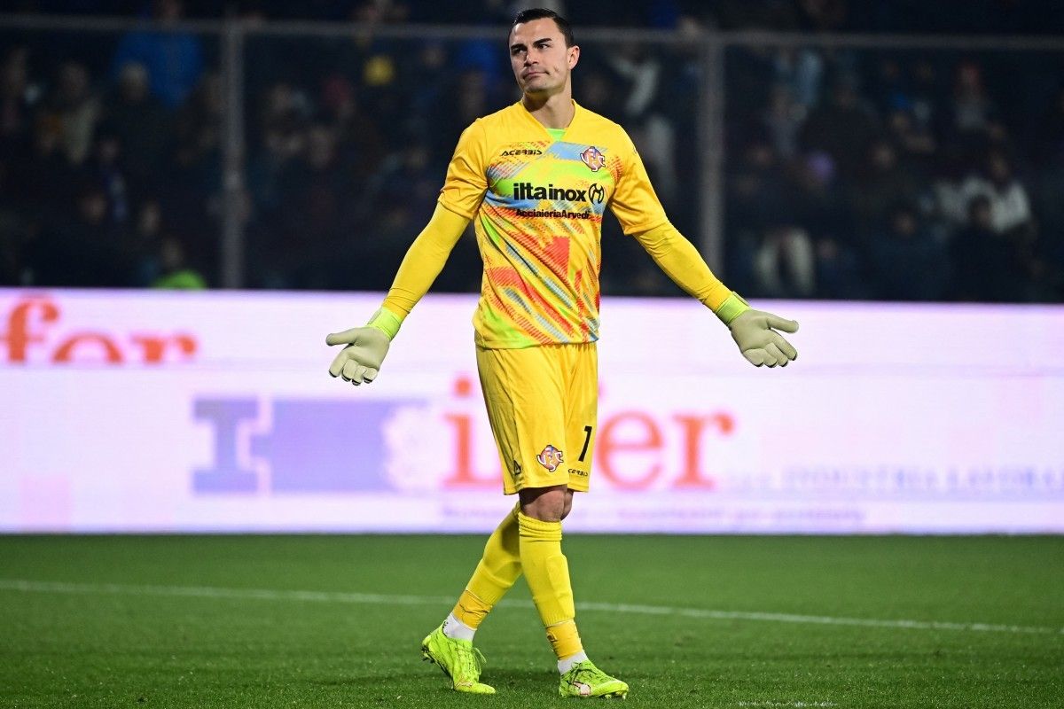 Emil Audero menuju Rayo Vallecano