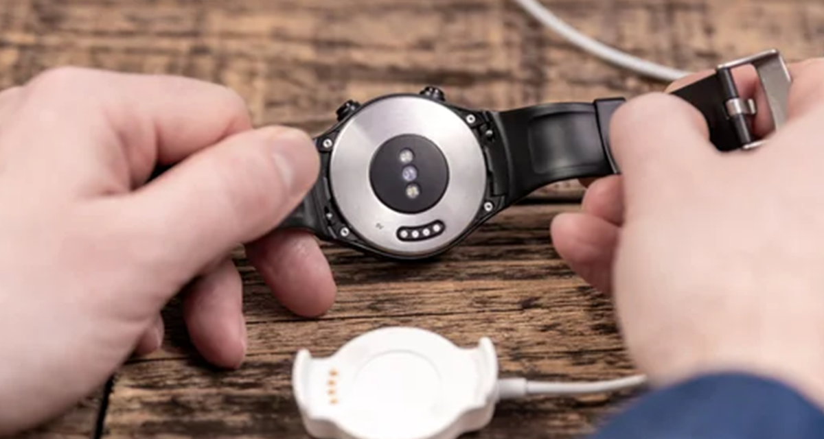 Mengapa Smartwatch Belum Pakai USB-C seperti Smartphone? Ini Alasannya