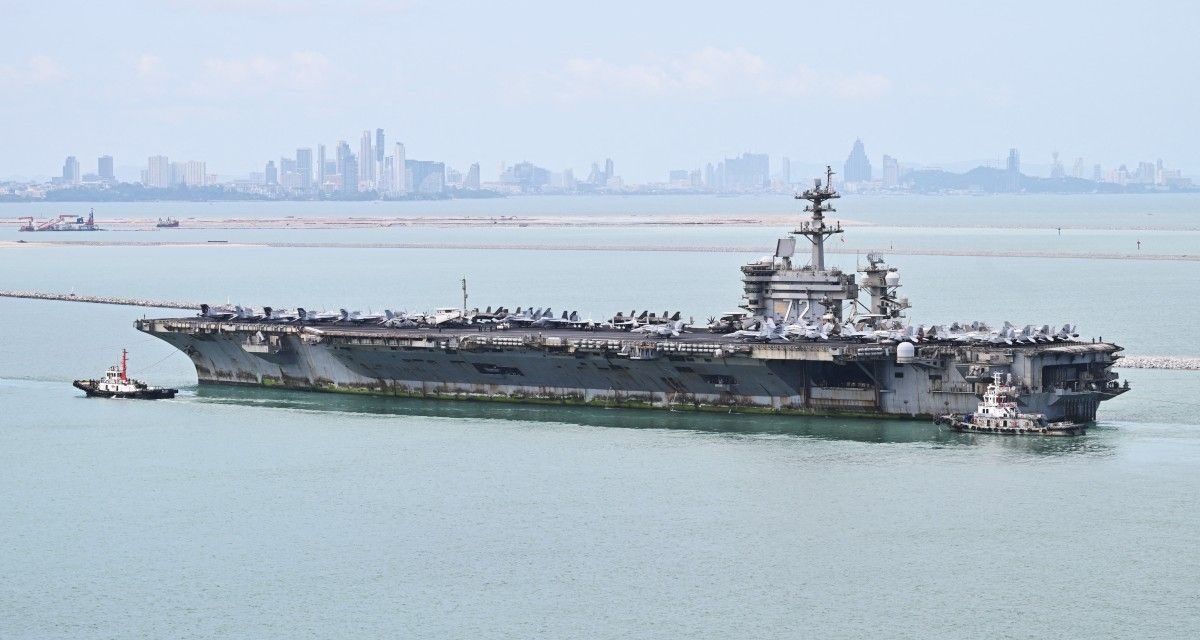 Lama Bertugas di Laut, Lambung USS Abraham Lincoln Terlihat Penuh Karat