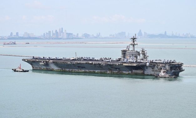 Lama Bertugas di Laut, Lambung USS Abraham Lincoln Terlihat Penuh Karat