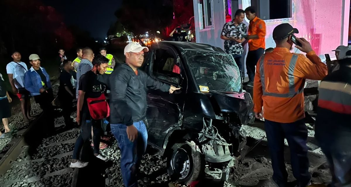 Grandmax Tertabrak KA Majapahit di Sragen, Dua Orang Selamat Setelah Keluar dari Mobil