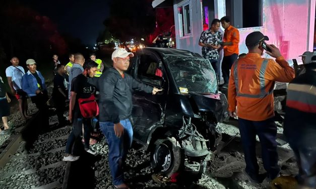 Grandmax Tertabrak KA Majapahit di Sragen, Dua Orang Selamat Setelah Keluar dari Mobil